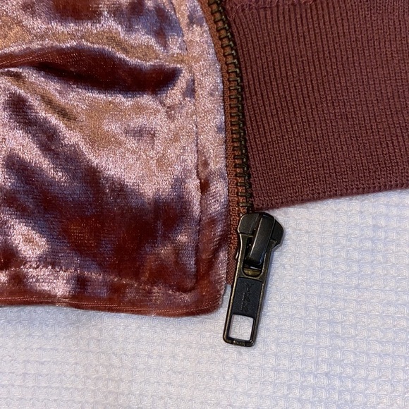 Mossimo Woman’s Bomber Velvet Jacket Size XS Plush Plum Front Zipper - Picture 11 of 11